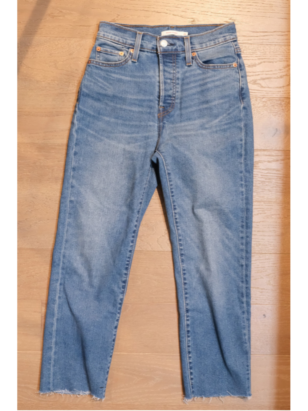 Levi’s Wedgie Straight Jeans W26 L28 – Medium Wash – Raw Hem